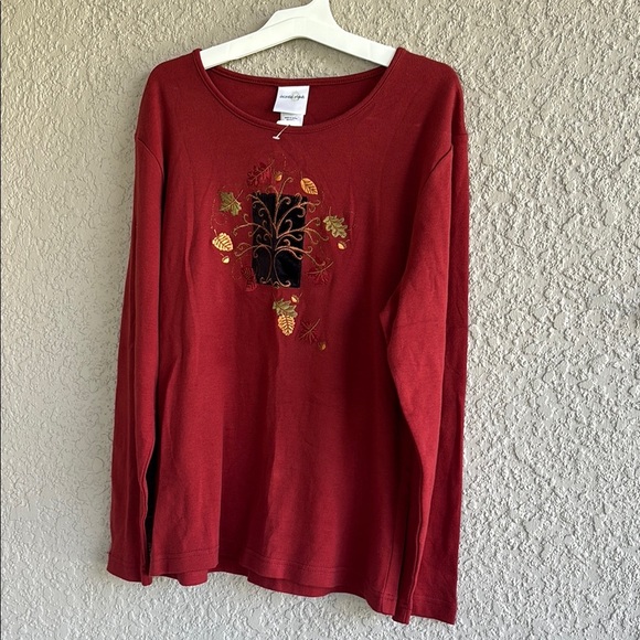 Elegant Red Embroidered Sweatshirt - Picture 5 of 10